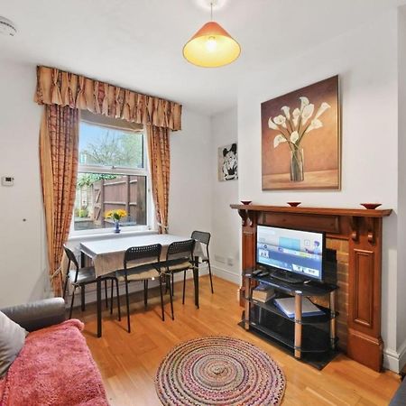 Comfortable 2 Bedroom Property, Maidstone Dış mekan fotoğraf