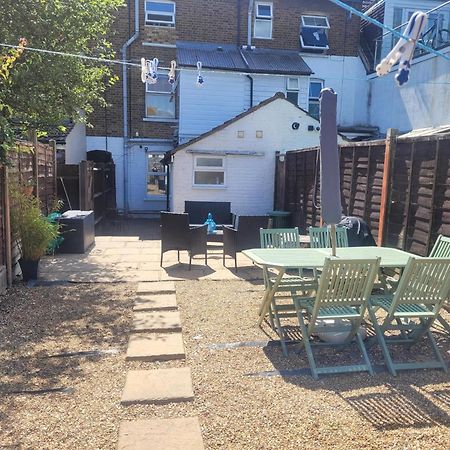 Comfortable 2 Bedroom Property, Maidstone Dış mekan fotoğraf