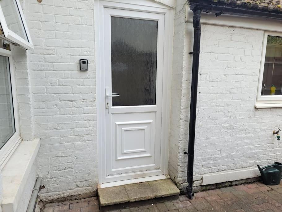 Comfortable 2 Bedroom Property, Maidstone Dış mekan fotoğraf