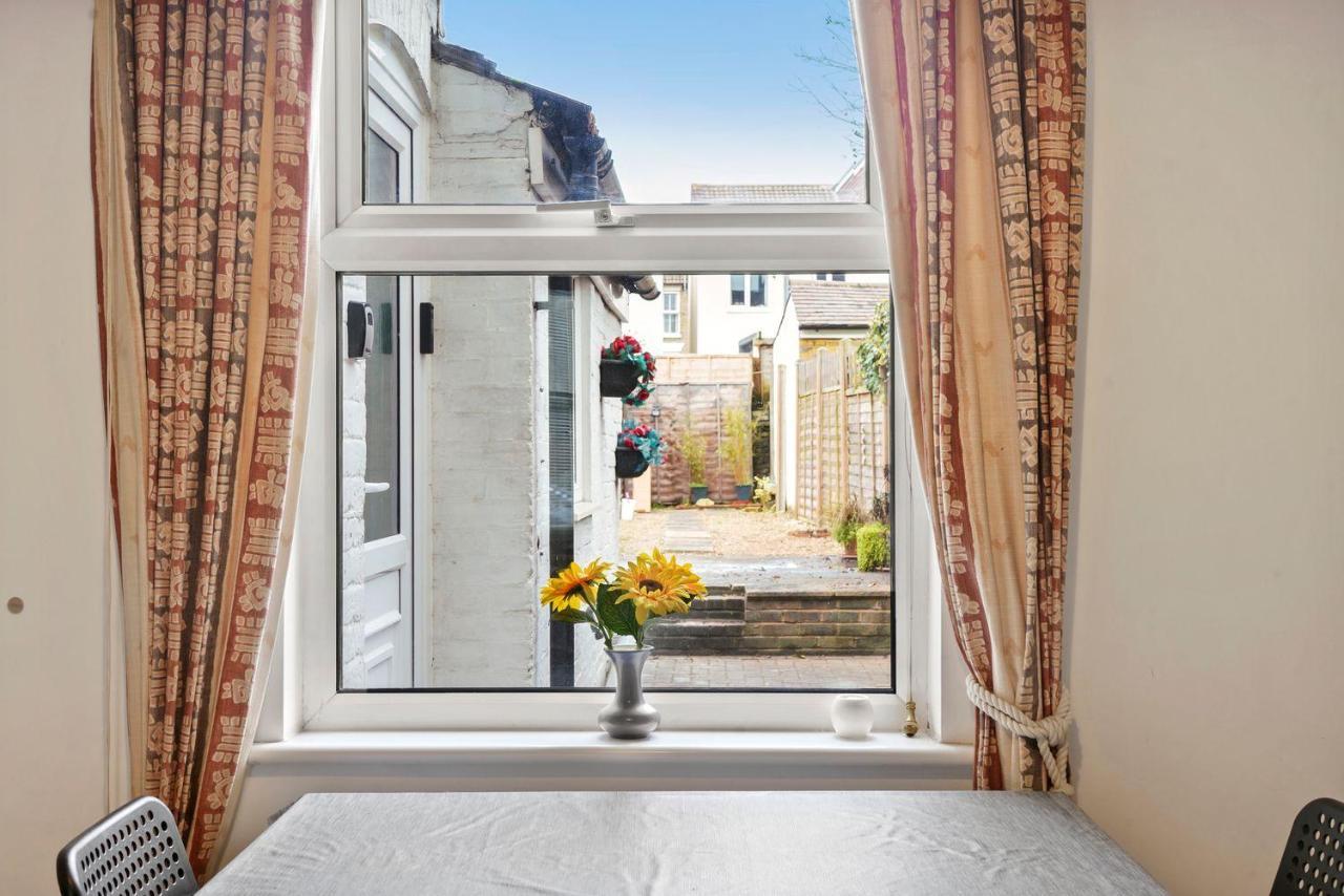 Comfortable 2 Bedroom Property, Maidstone Dış mekan fotoğraf